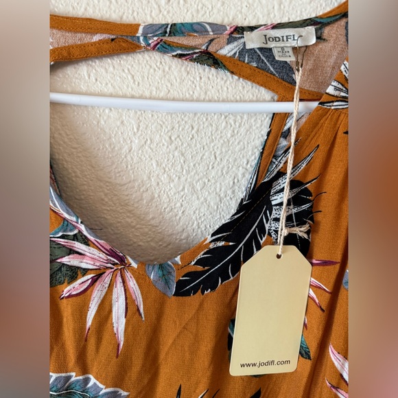 NWT Boutique Flowy Tropical Open back long sleeve top - Picture 4 of 5